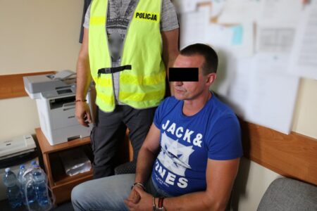Policjanci z KWP w Lublinie zatrzymali dwóch mężczyzn, którzy odpowiadać będą za udział w obrocie znacznych ilości środków odurzających. Kryminalni zabezpieczyli ponad 40 kg marihuany. Wartość zabezpieczonych roślin to około 2 mln zł.